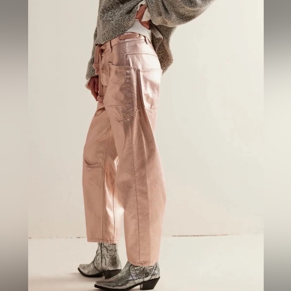 Free People Moxie Low Slung Barrel Jeans in Metallic Pink Size 28
